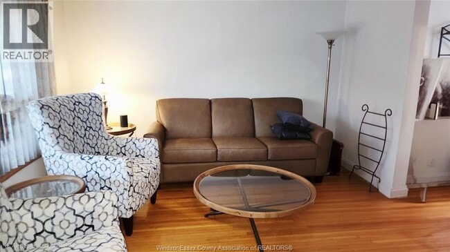 Photo du bâtiment - 1385 HALL