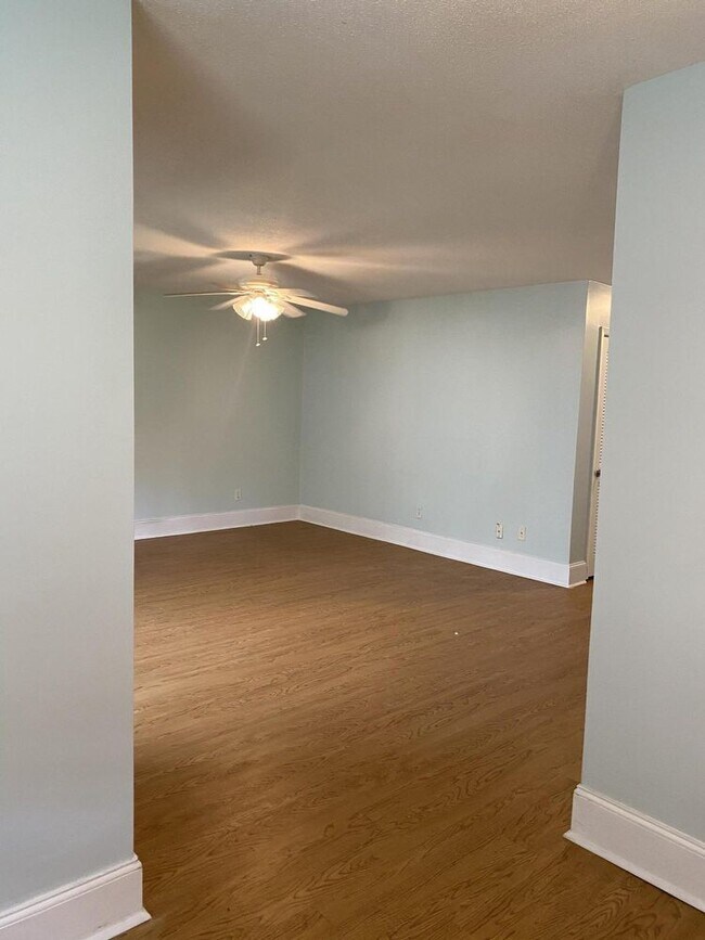 Foto del edificio - 1129 Village Creek Lane 2