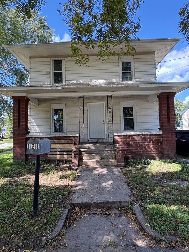 Foto principal - 121 1st St NW