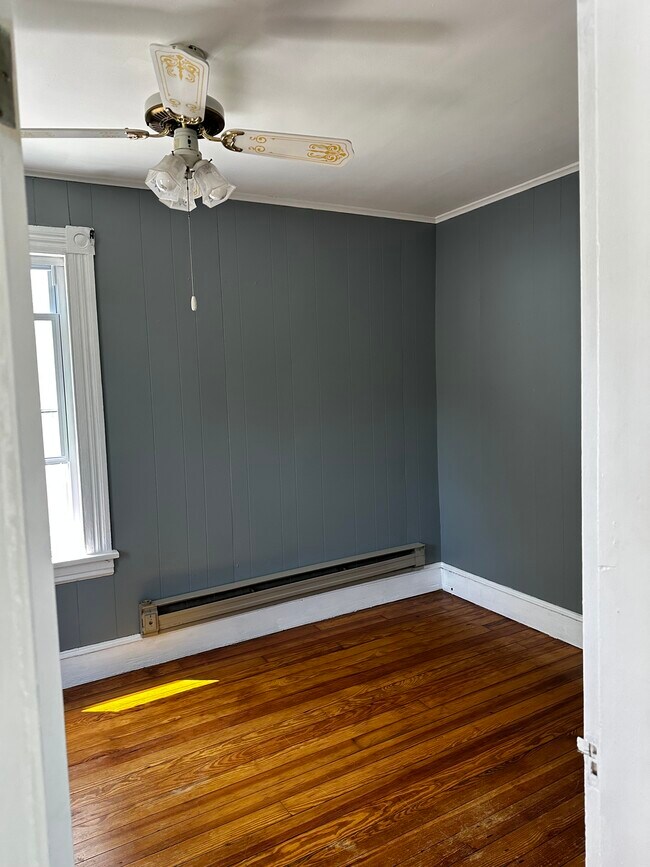 Bedroom with closet - 345 Jennings Rd