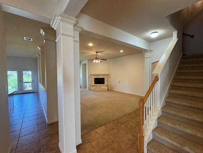 Building Photo - 9820 Savannah Ridge Dr