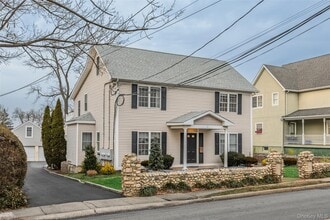 Building Photo - 17 Fairview St