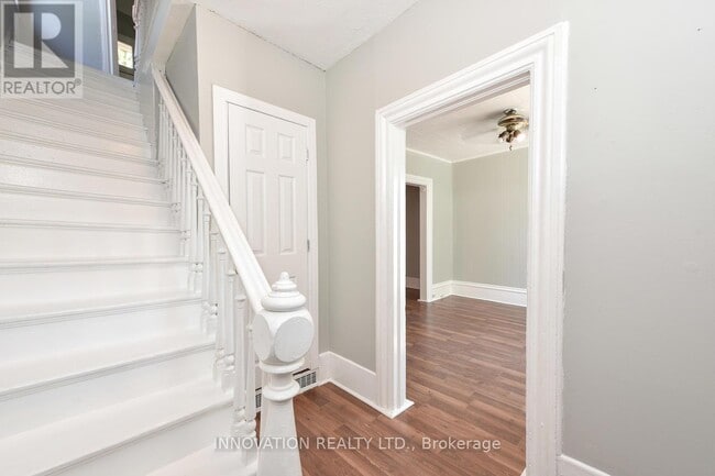 Photo du bâtiment - 5 McGill St N