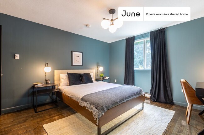 Foto del edificio - Private bedroom in 6 bed/4 bath Home