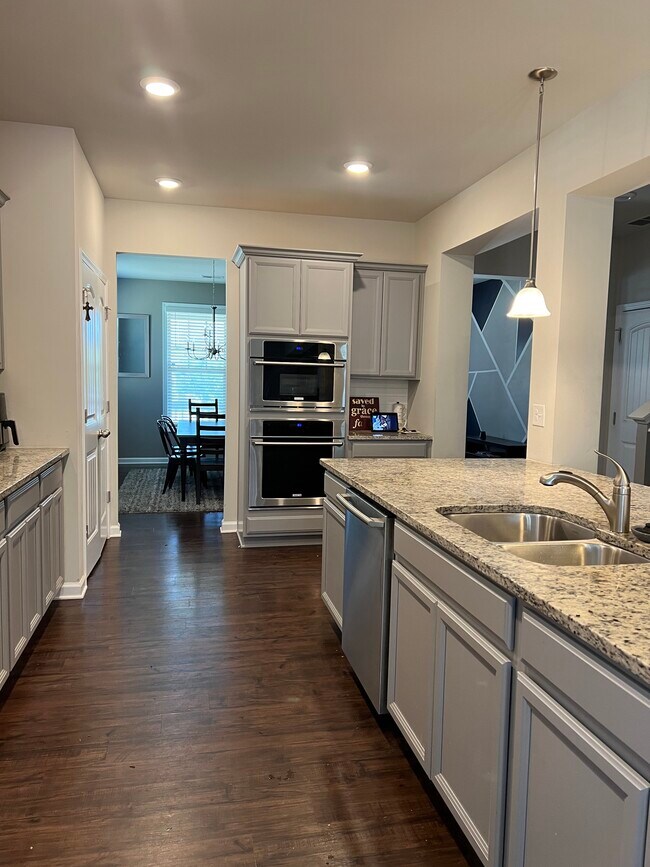 Building Photo - 3915 Mirimar Ct