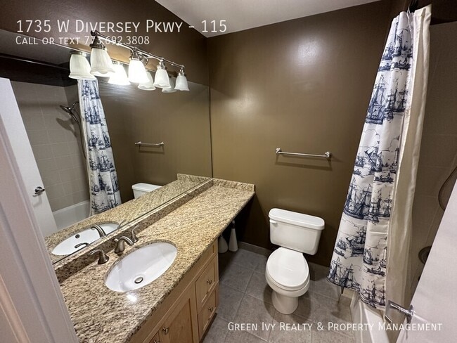 Building Photo - 1735 W Diversey Pkwy