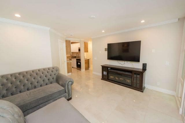 Building Photo - 2510 Torrey Pines Rd