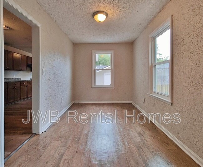 Building Photo - 284 E 46th St