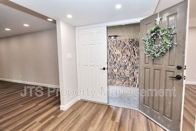 Building Photo - 3160 Watt Ave