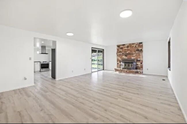 Building Photo - Elegant 4-Bedroom Home on a Corner Lot in ...