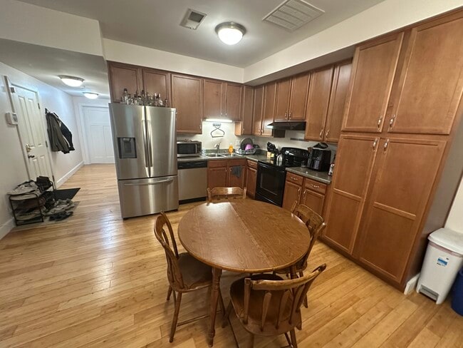 Kitchen/Dining - 2283 Loth St