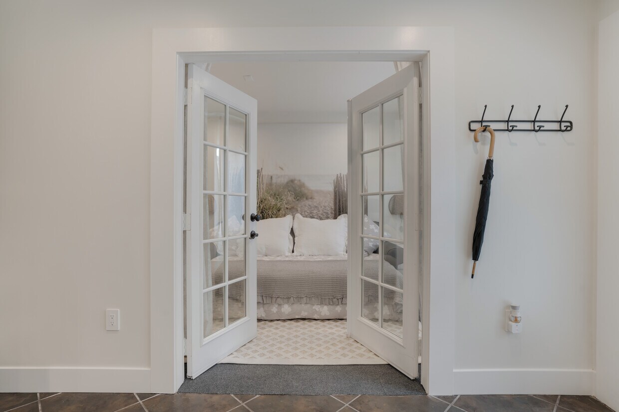 Foto principal - 11619 Burbank Blvd