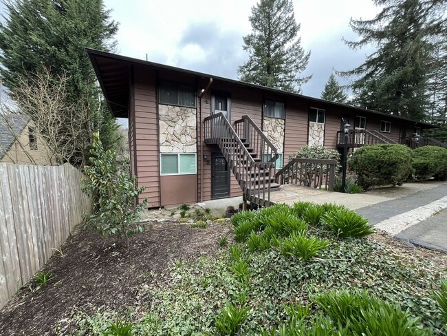 Building Photo - Stylish 2 Bedroom Home Featuring an Updated Kitchen and Sunlit Living Space