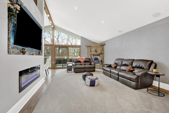 Foto del edificio - 3134 Scenicwood Ln