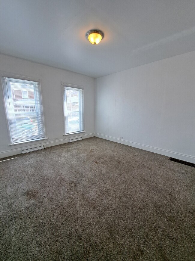 Building Photo - 511 Parrot St