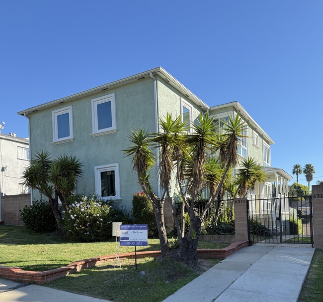 Exterior 2 - 6314 1/2 Overhill Dr