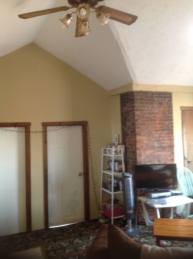 Photo - Spacious Downtown 2 Bedroom Attic Apartment
