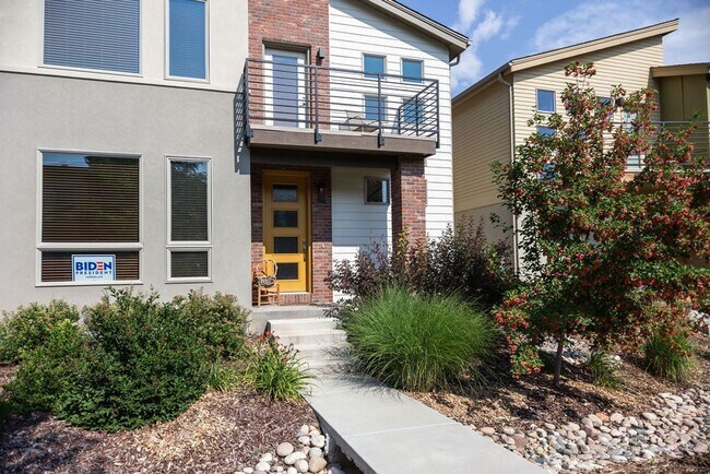 Building Photo - Modern 5 Bedroom 4 Bath house near Spring ...