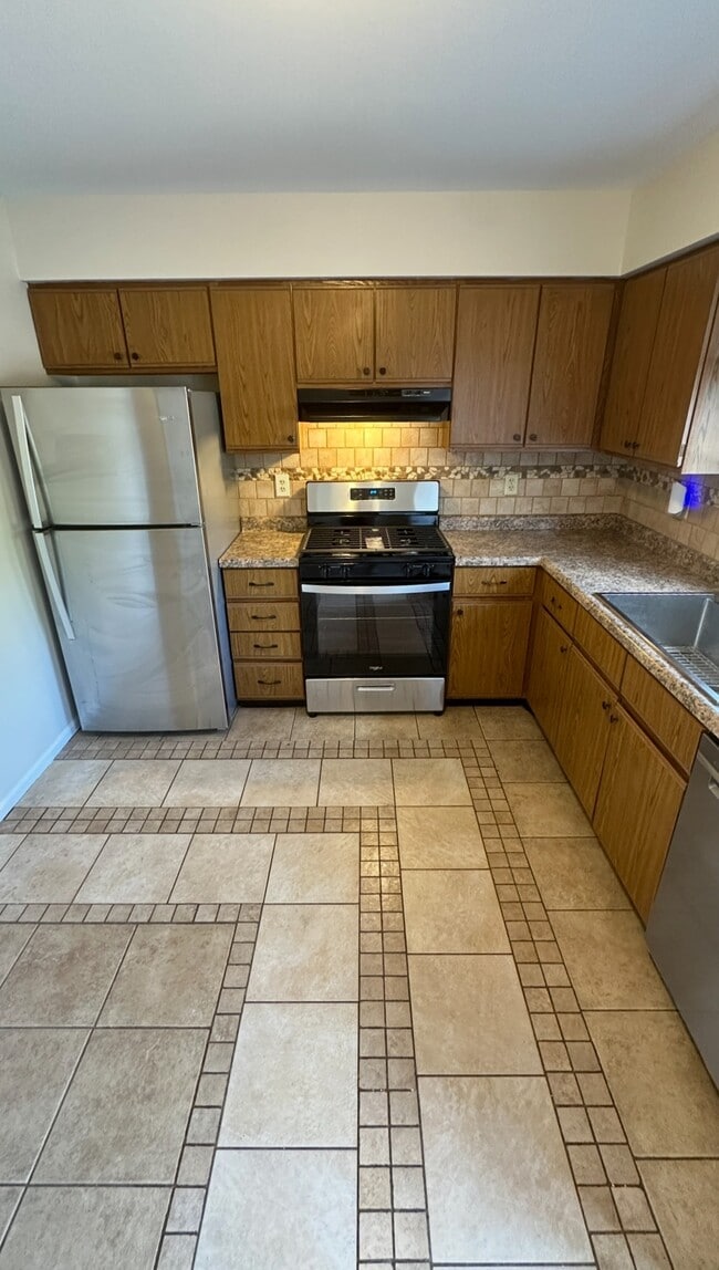 Building Photo - 117 Colonial Pkwy