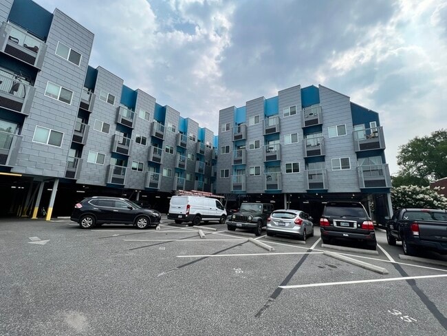 Photo - 806 W Cary St Apartment