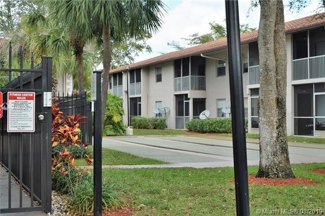 Building Photo - 8770 Royal Palm Blvd