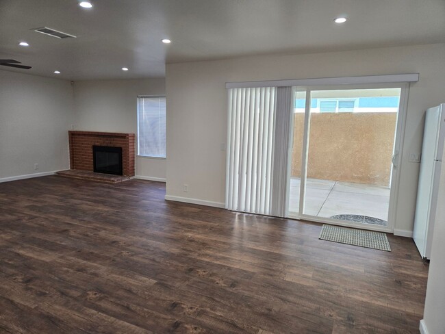 Building Photo - IMMACULATE 4 BEDROOM COMPLETELY REMODELED