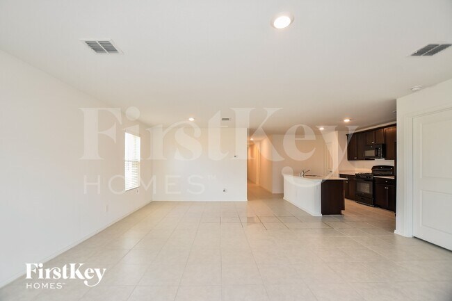 Building Photo - 1061 Crestview Dr