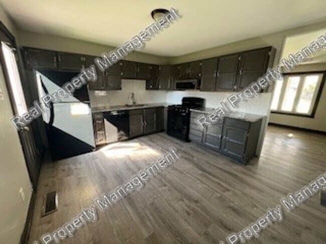 Foto del edificio - Three bedroom ranch in Hessville