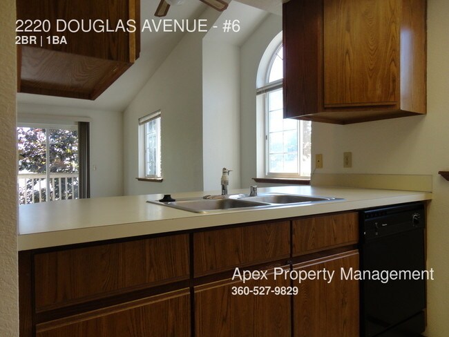 Building Photo - 2220 Douglas Ave