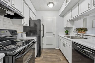 Upgraded Modern Kitchen - Creekside on the Green