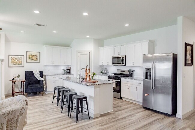 Building Photo - Gorgeous 4/2 in Cooper ISD