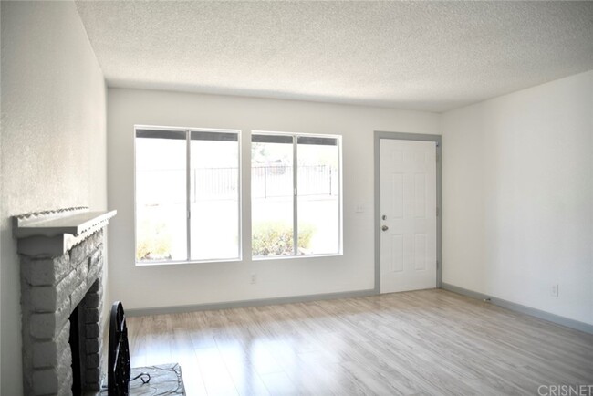 Livingroom - 17715 Lakespring Ave