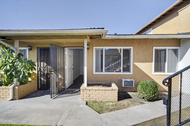 Foto del edificio - 2100 W Ball Rd