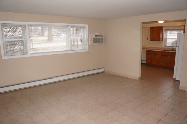 Building Photo - 117 E Grove St