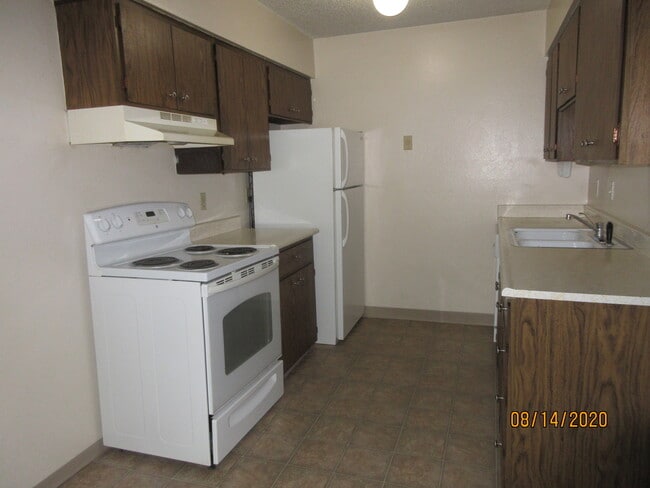 kitchen range and refrigerator - 1611 W 6th Ave