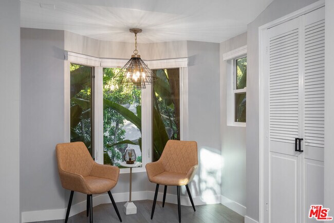 Foto del edificio - 9476 Hidden Valley Pl