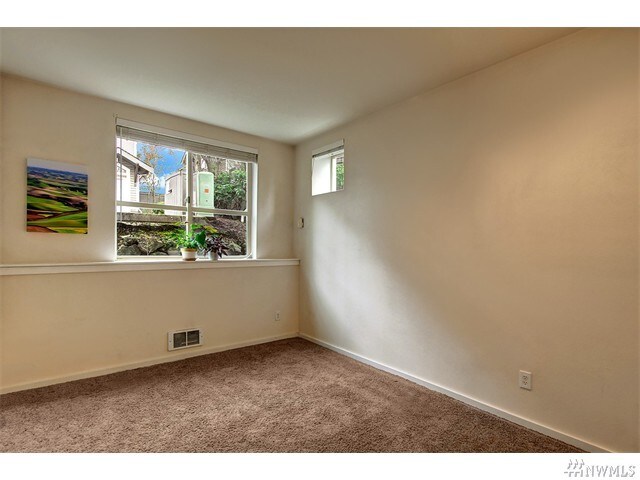 Building Photo - 11550 Stone Ave N