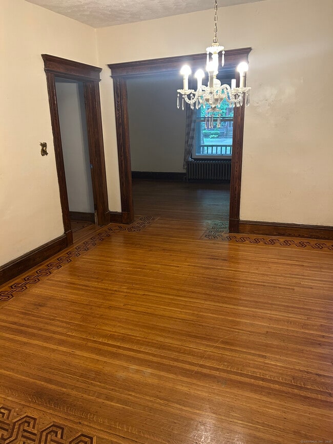 Building Photo - 781 Elm St