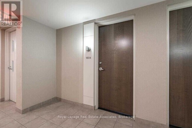 Photo du bâtiment - 9 George St N