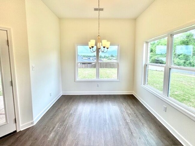 Foto del edificio - Now Leasing a Brand New 5-Bedroom 3 Bath H...