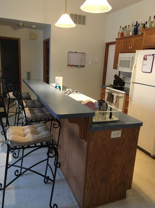 Fully equipped Kitchen - 702 Vattier St