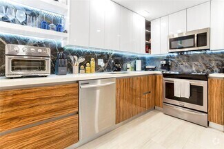 Building Photo - 2821 N Miami Beach Blvd