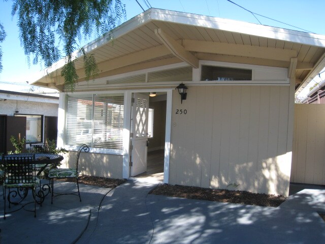 Primary Photo - 250 Cress St
