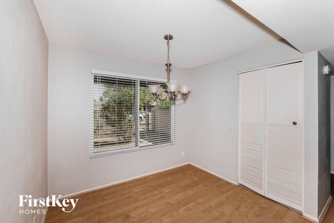Foto del edificio - 3821 W Hatcher Rd