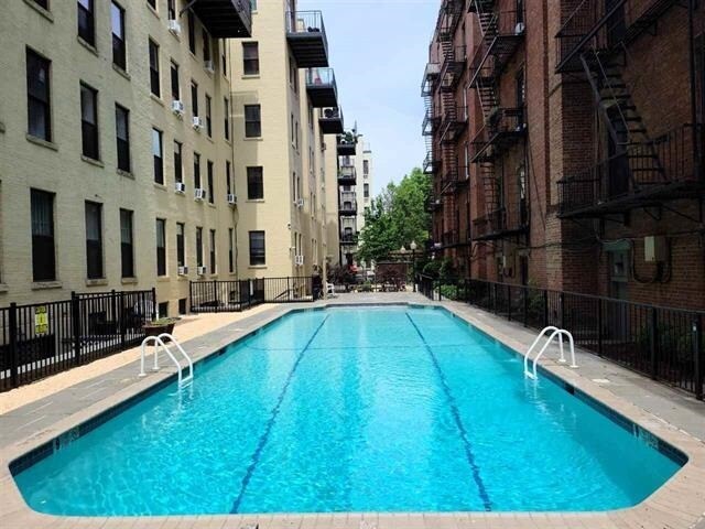 Primary Photo - 1108 Park Ave