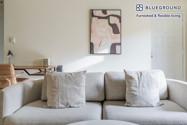 Building Photo - 1600 Villa St