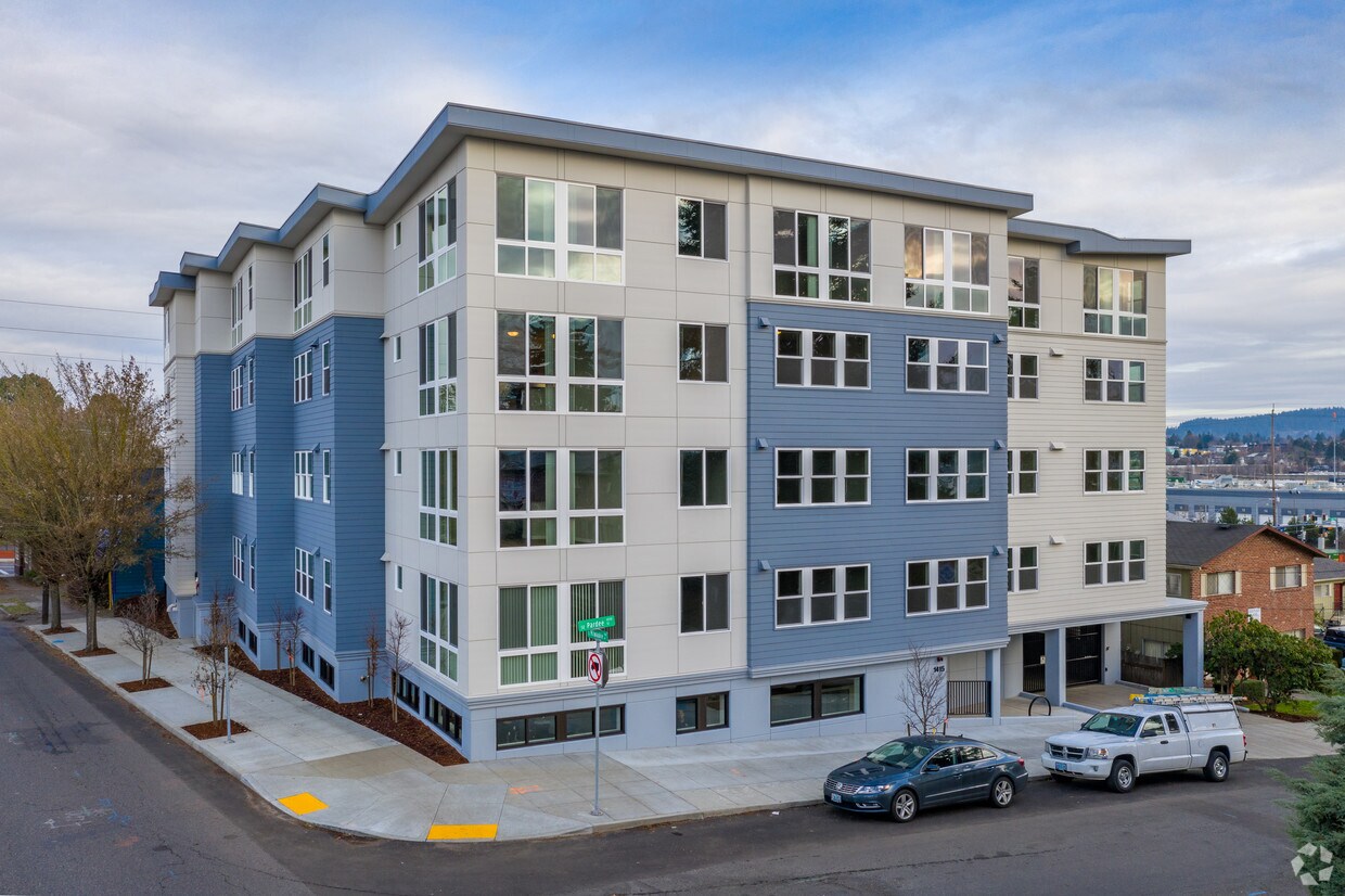 The Tristan Apartments in Portland, OR