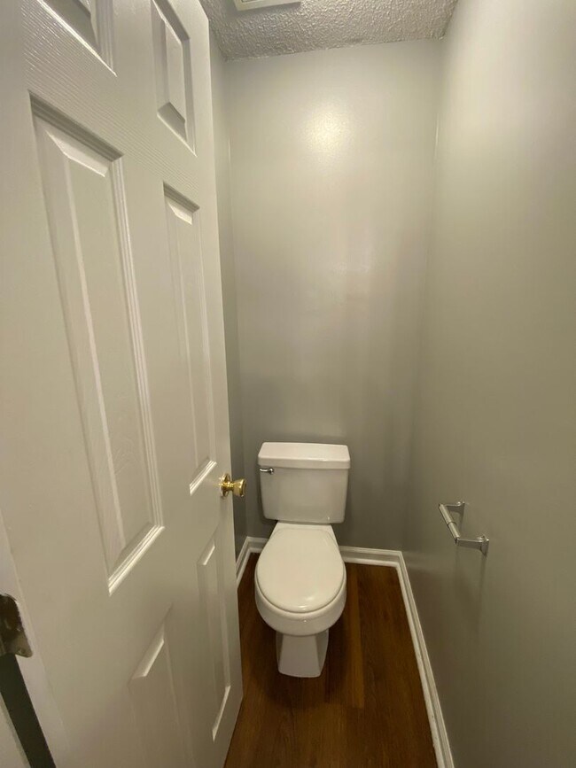 Foto del edificio - 3928 Laurelbrook Dr