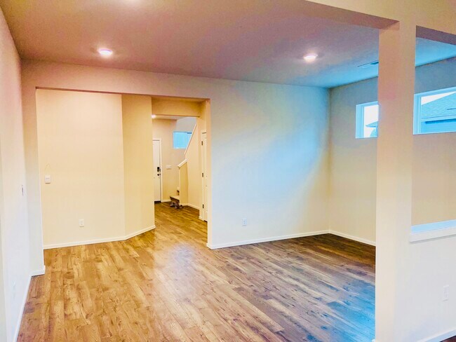 Building Photo - 2814 N Pioneer Canyon Dr