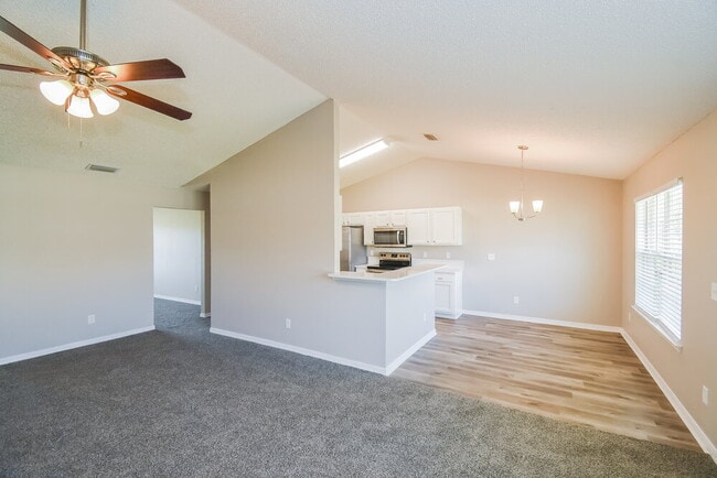 Building Photo - 2700 Taylor Hill Dr